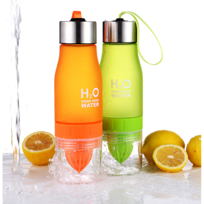 H2O Sport italtartó, citrus facsaróval, több színben.